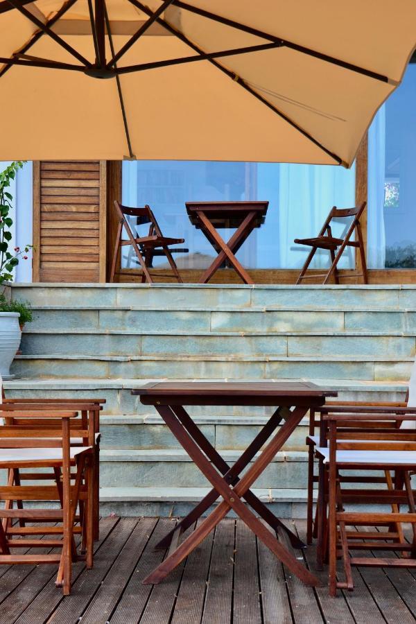 Beach House Set In A Beautiful Bay การิสโตส ภายนอก รูปภาพ