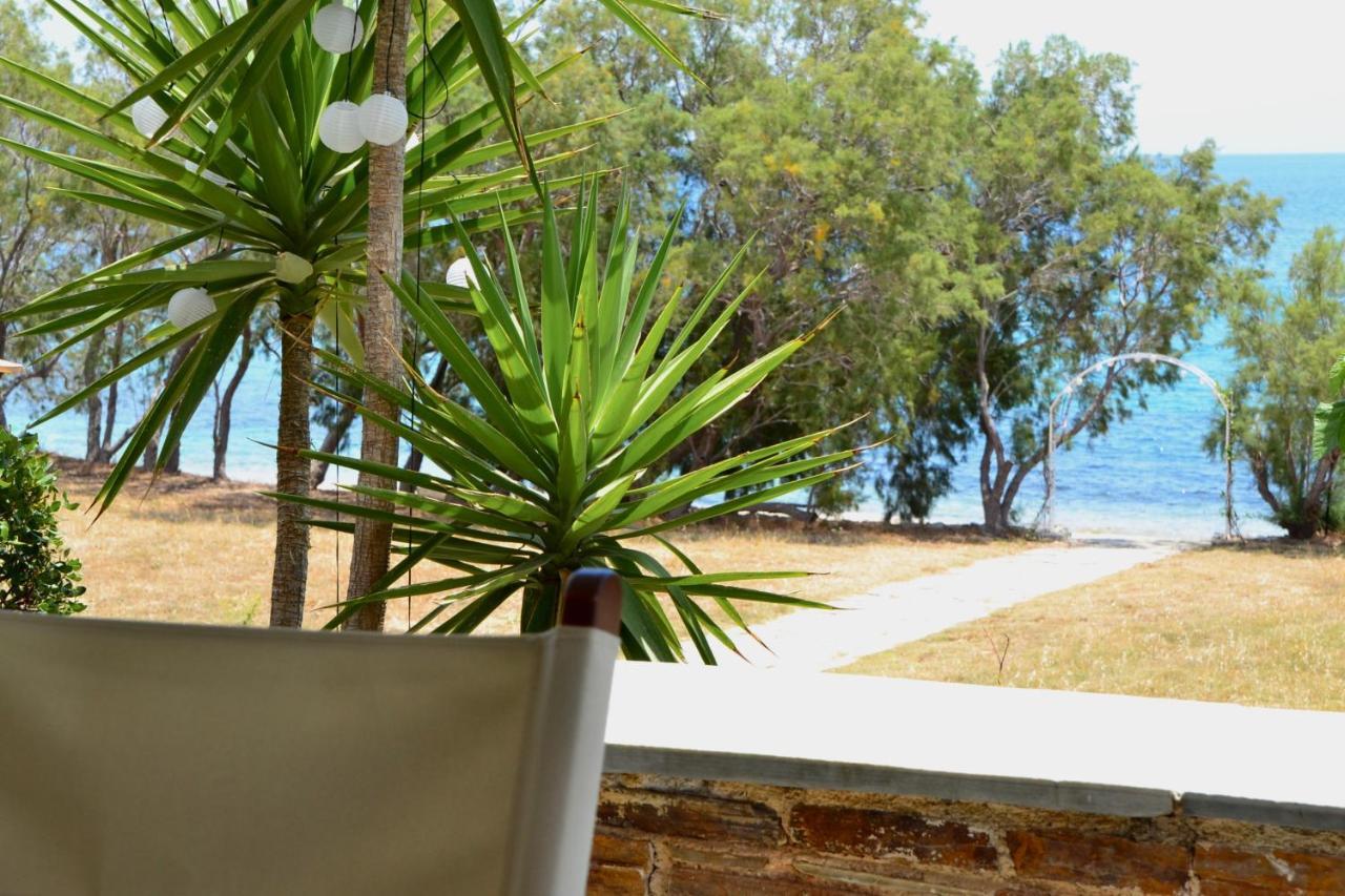 Beach House Set In A Beautiful Bay การิสโตส ภายนอก รูปภาพ