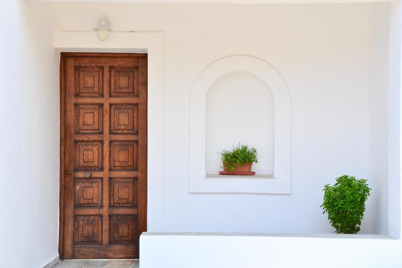 Beach House Set In A Beautiful Bay การิสโตส ภายนอก รูปภาพ