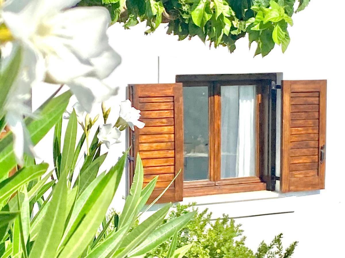 Beach House Set In A Beautiful Bay การิสโตส ภายนอก รูปภาพ