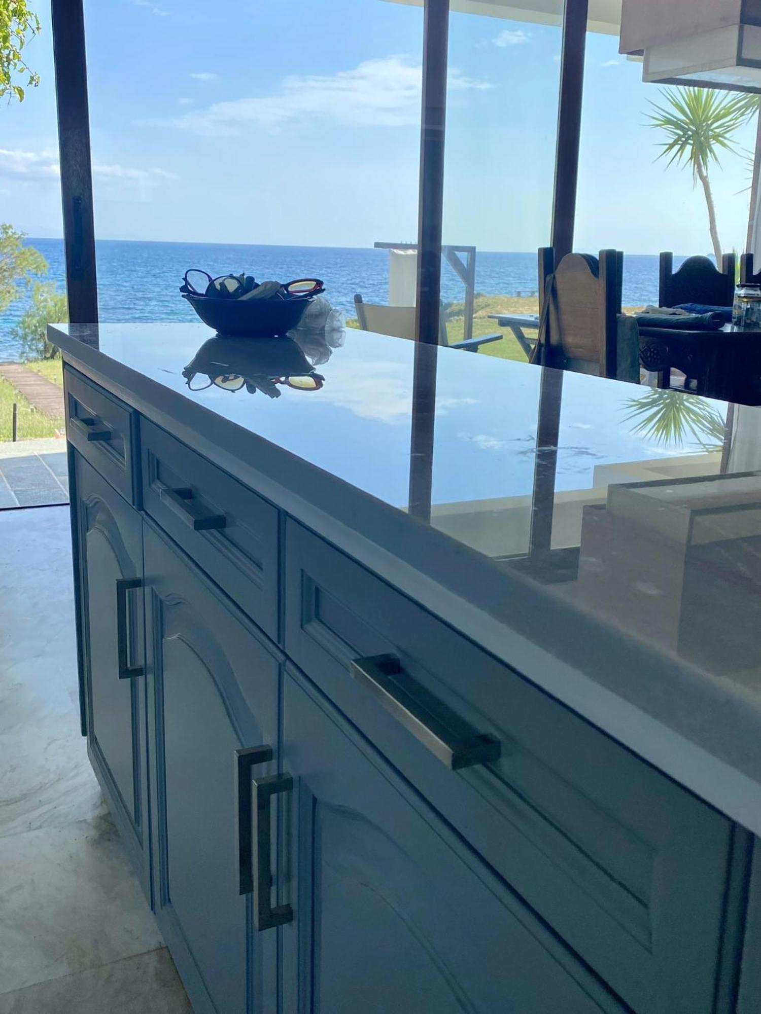 Beach House Set In A Beautiful Bay การิสโตส ภายนอก รูปภาพ