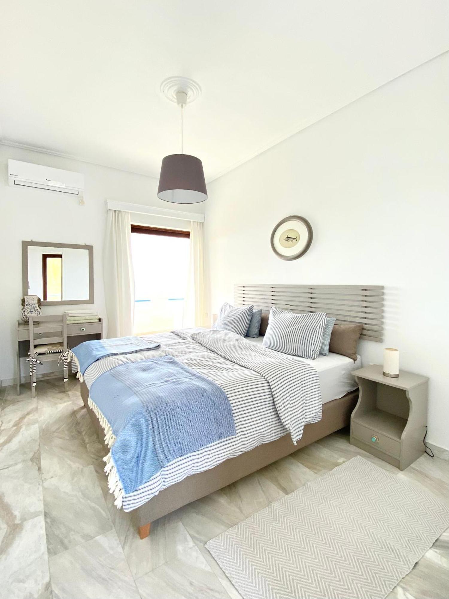 Beach House Set In A Beautiful Bay การิสโตส ภายนอก รูปภาพ